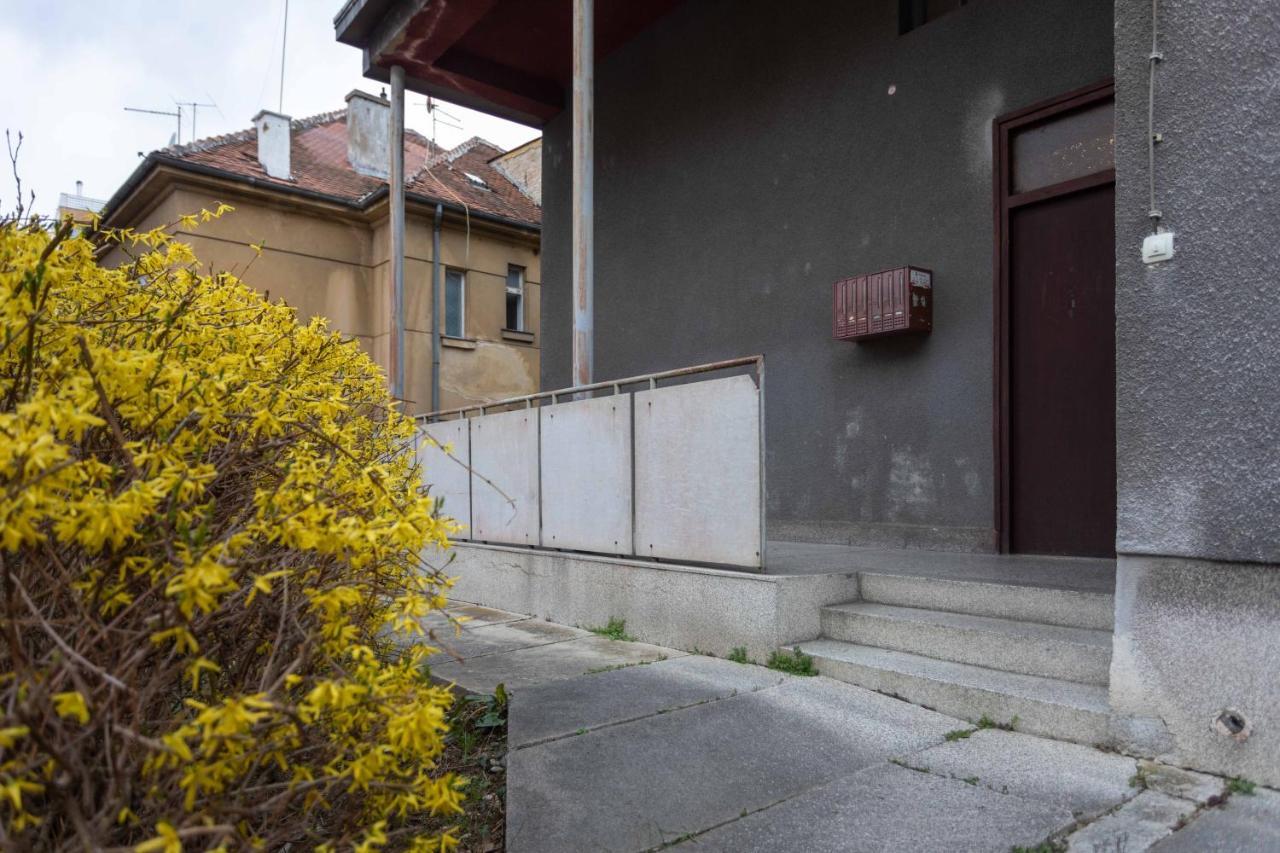 Modern Studio Near British Square Apartment Zagreb Exterior photo